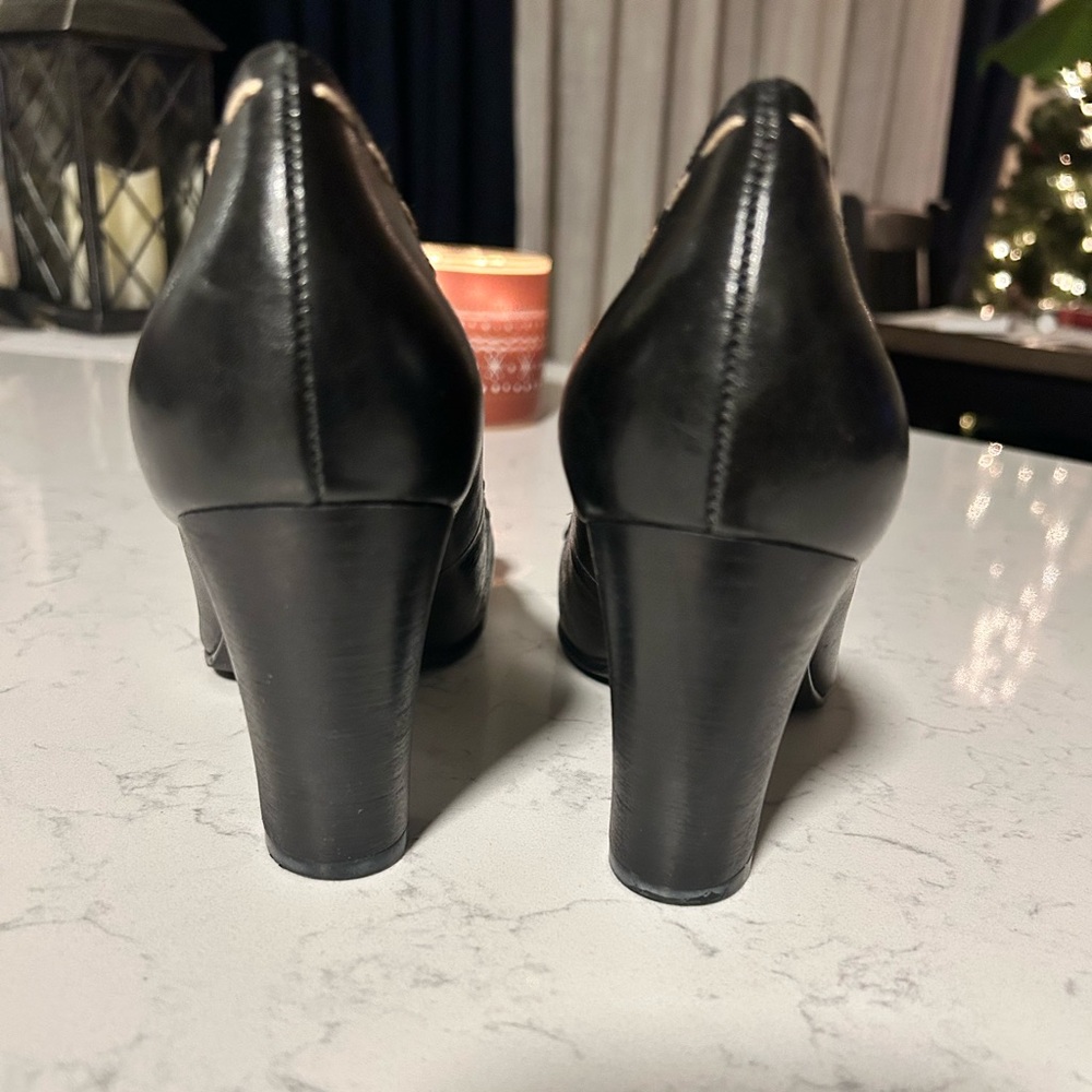 RSVP Collection Contrast Stitch Buckle hardware black leather pumps 8.5 classic - Picture 5 of 13